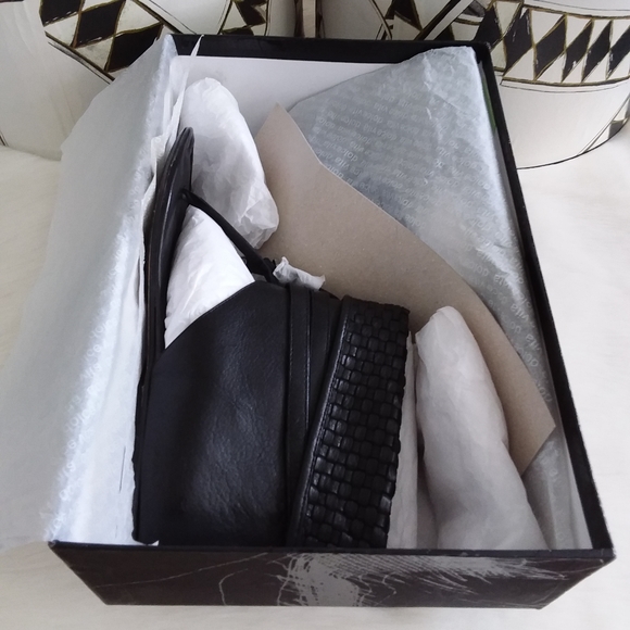 Dolce Vita 'Tahoe' Sandals - Picture 8 of 8